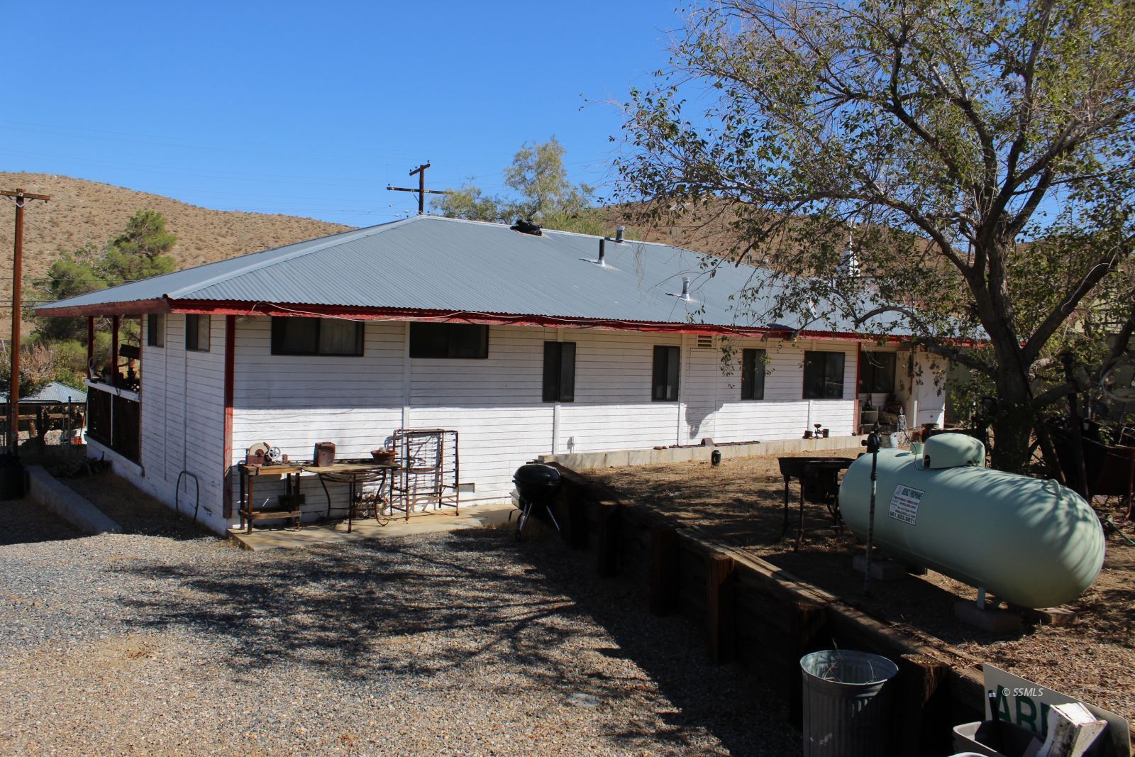 26862 Butte Avenue Randsburg, CA 93554 - Photo 23 of 25 a front view of a house with cars parked