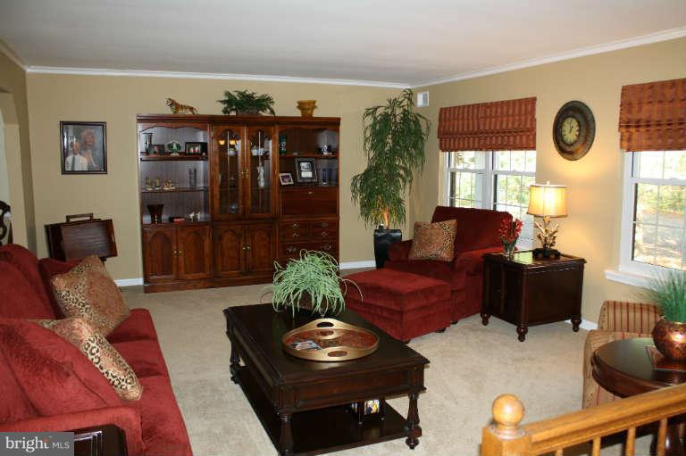 5860 Cari Road Huntingtown, MD 20639 - Photo 12 of 26 Living Room