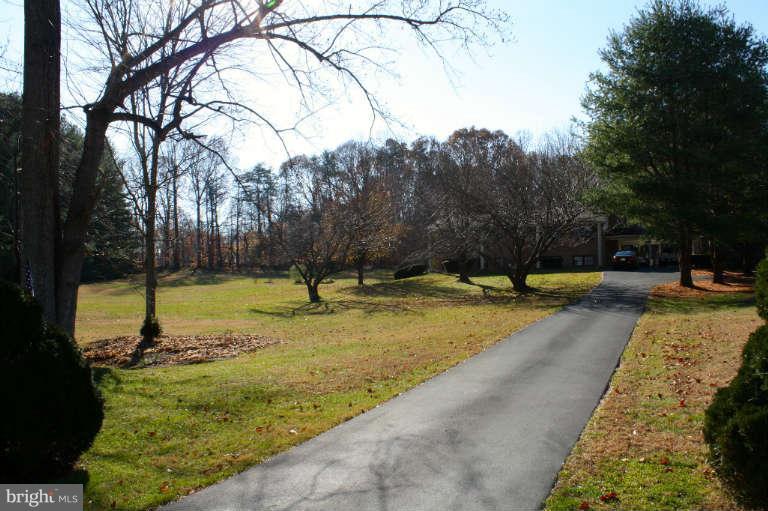 5860 Cari Road Huntingtown, MD 20639 - Photo 4 of 26 Exterior (Front)