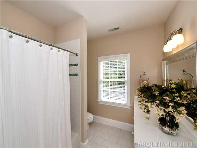 810 Millbrook Road Charlotte, NC 28211 - Photo 11 of 16 a view of a entryway