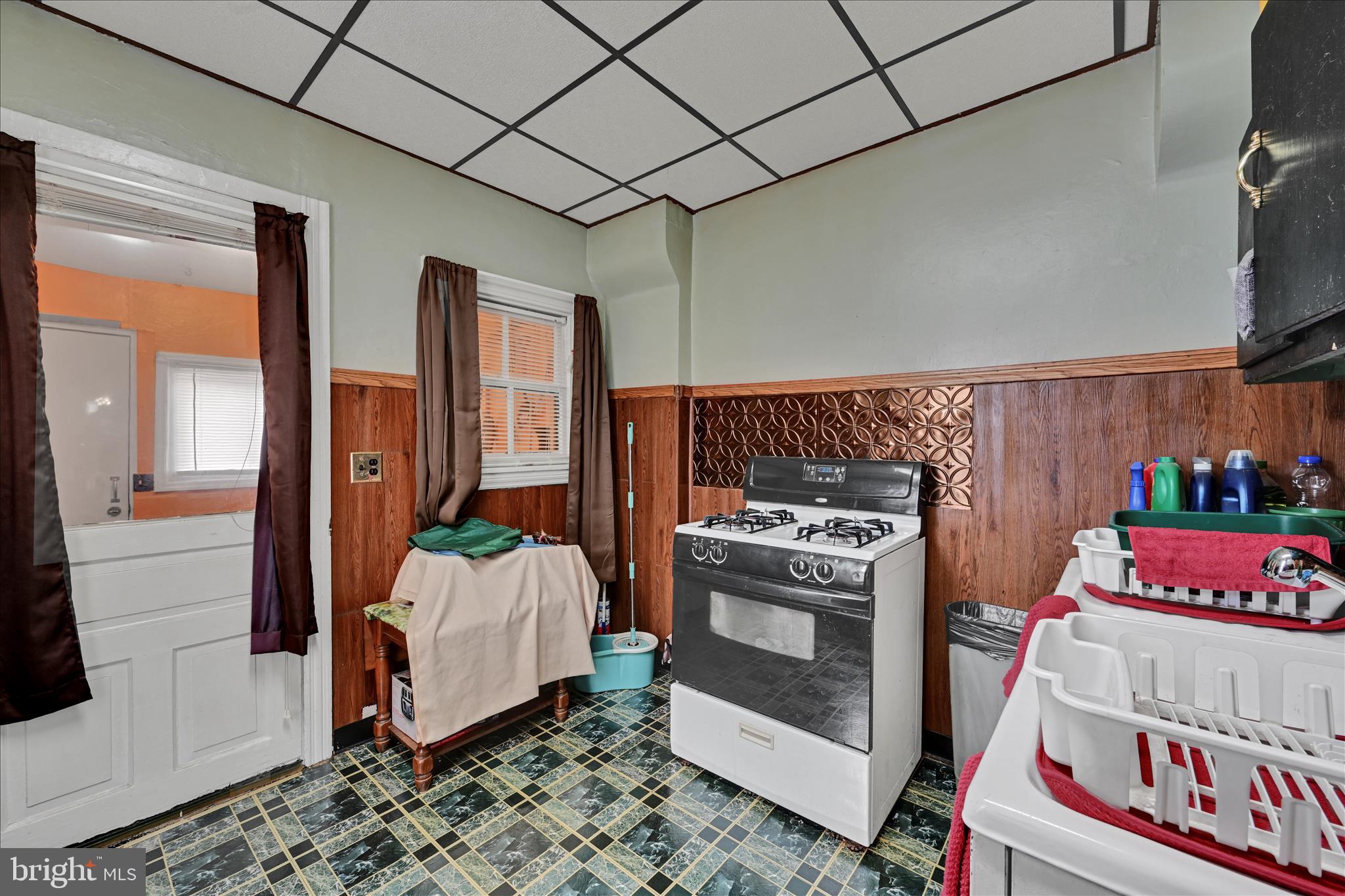 335 Hollenbach Street Reading, PA 19601 - Photo 11 of 26 Kitchen