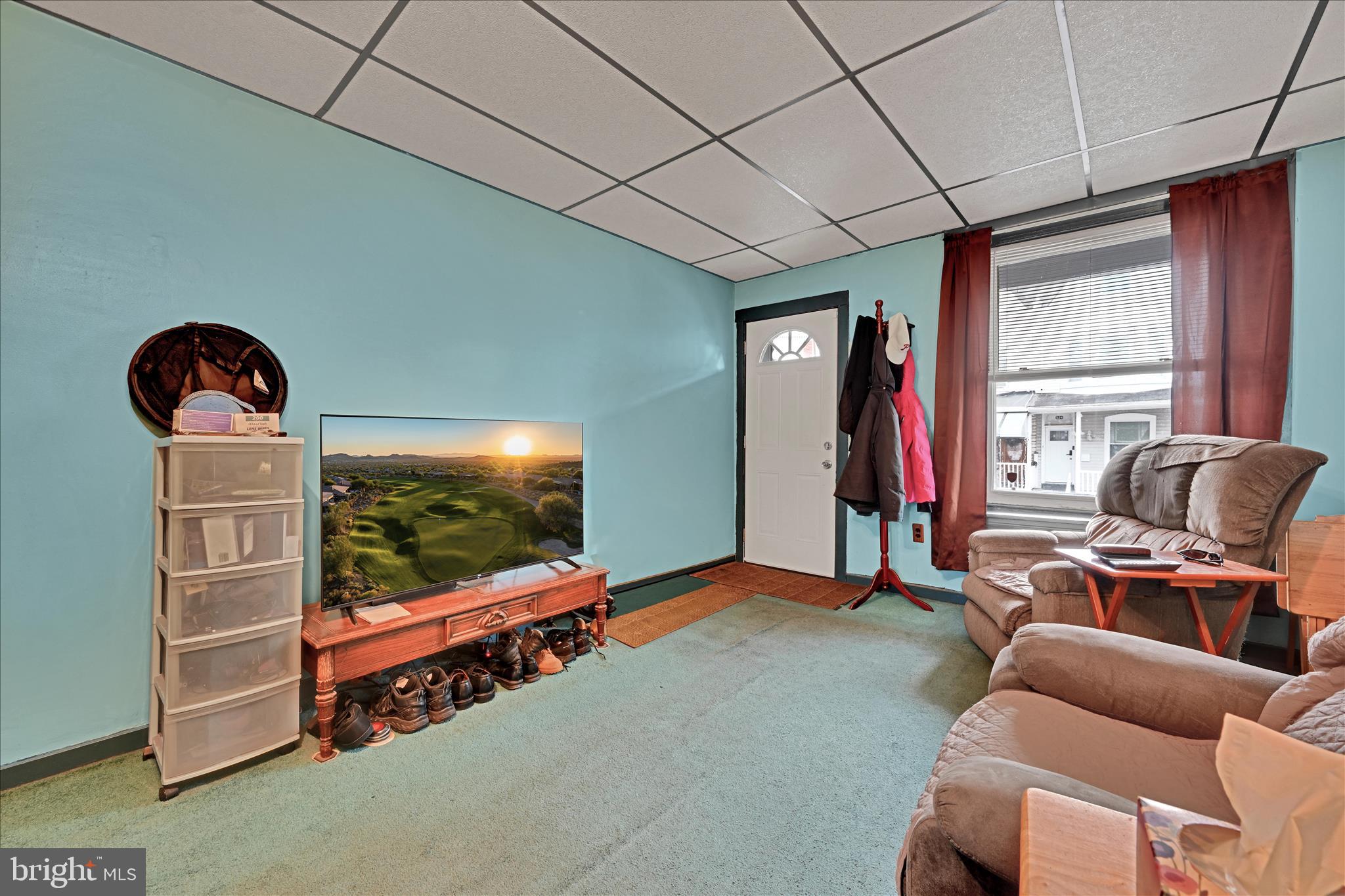 335 Hollenbach Street Reading, PA 19601 - Photo 5 of 26 Living Room