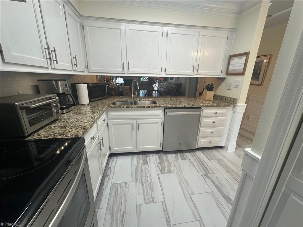 162 Golfview Drive Bermuda Run, NC 27006 - Photo 5 of 27 Kitchen with SS appliances including fridge