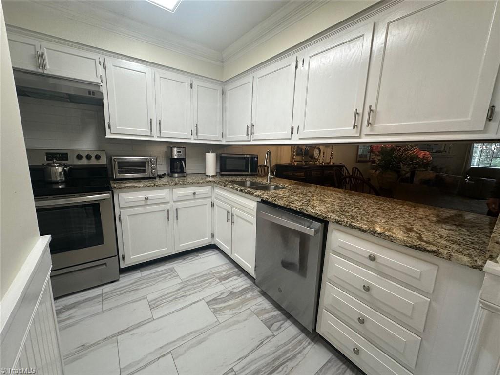 162 Golfview Drive Bermuda Run, NC 27006 - Photo 6 of 27 Kitchen with granite countertops