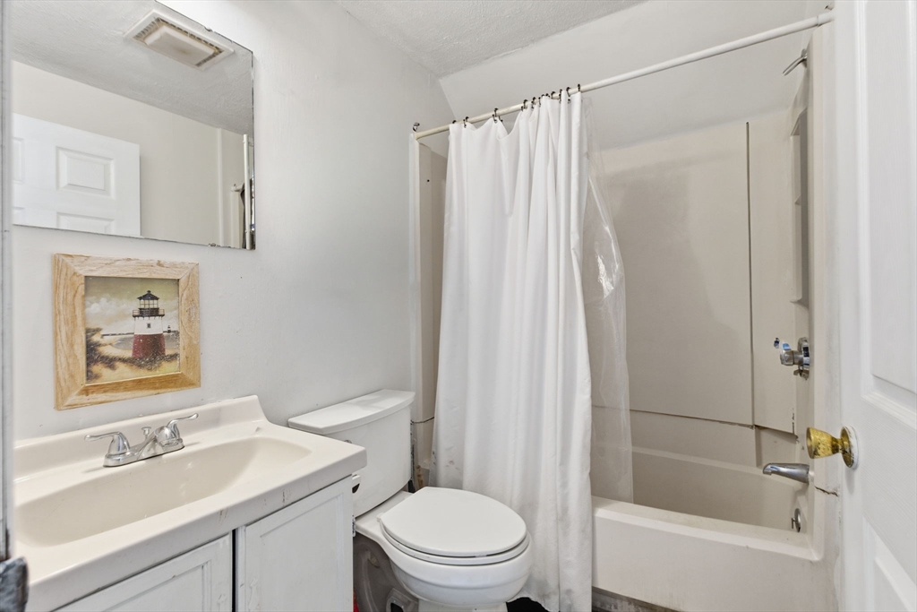 5 Floyd Avenue Lynn, MA 01904 - Photo 7 of 16