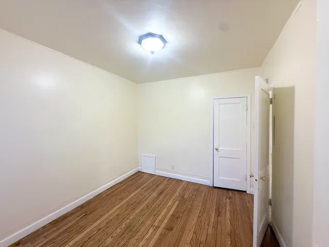 $1,600 | 7157 South East End Avenue, Unit 1, Chicago, IL 60649