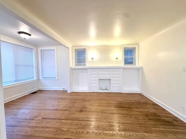 $1,600 | 7157 South East End Avenue, Unit 1, Chicago, IL 60649