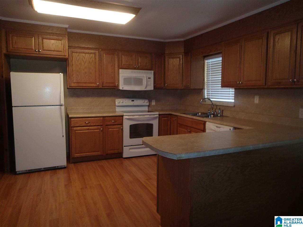 130 Huntingdon Drive Sylacauga, AL 35150 - Photo 3 of 15