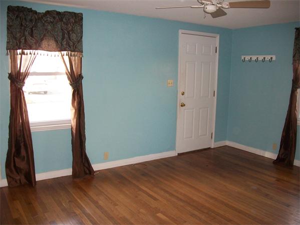 23 Gilman Street Springfield, MA 01118 - Photo 5 of 14
