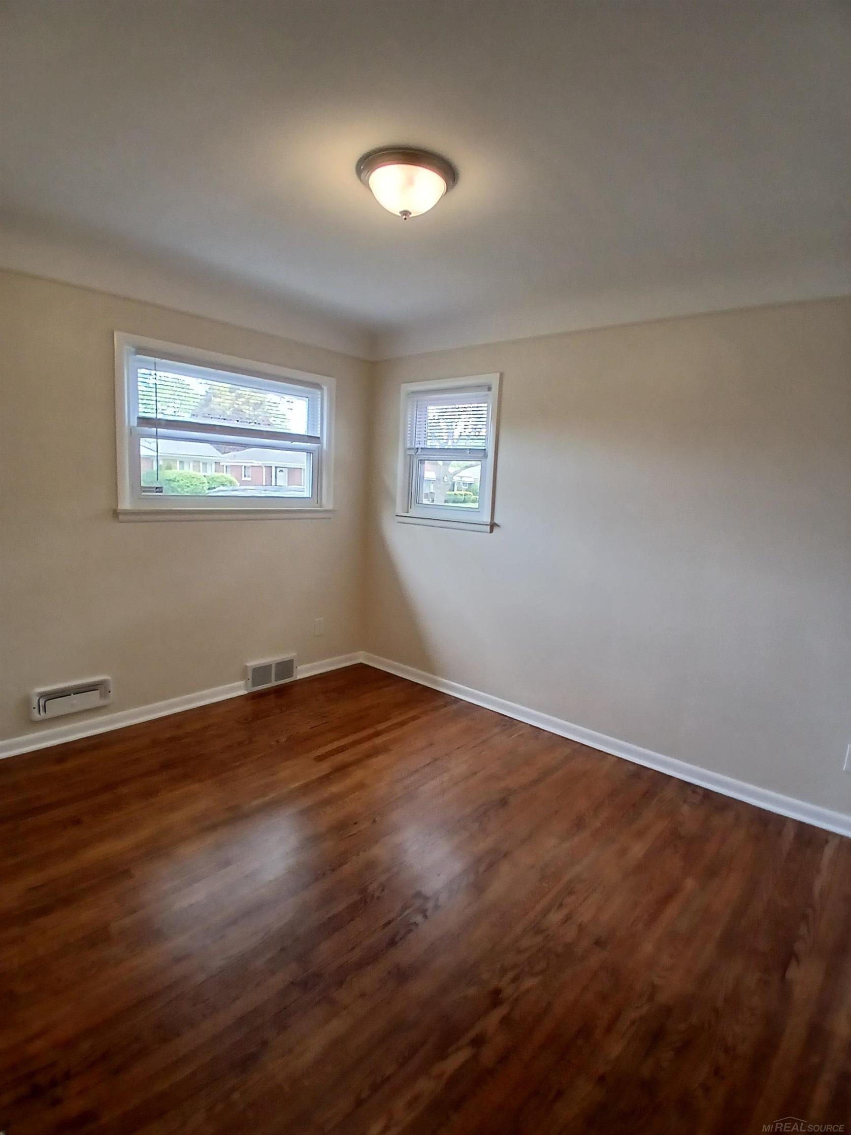 24675 Ridgecroft Avenue Eastpointe, MI 48021 - Photo 20 of 31