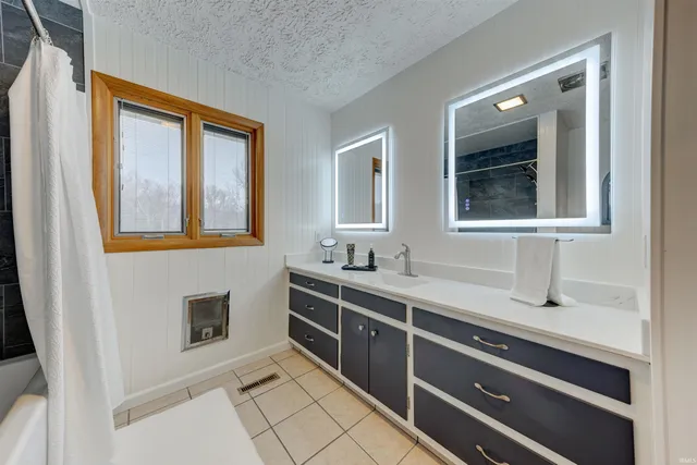 $309,900 | 7911 North E County Road 1220, Evanston, IN 47531