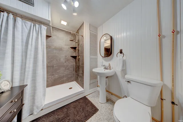 $309,900 | 7911 North E County Road 1220, Evanston, IN 47531