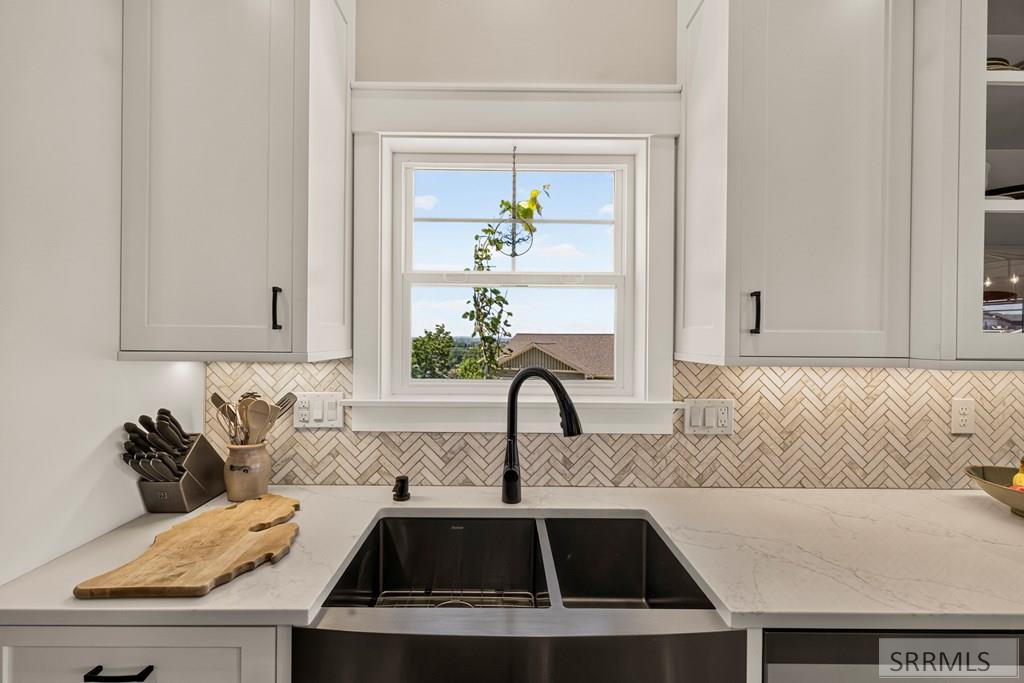 3237 South Chartwell Garden Ammon, ID 83406 - Photo 16 of 64 Kitchen