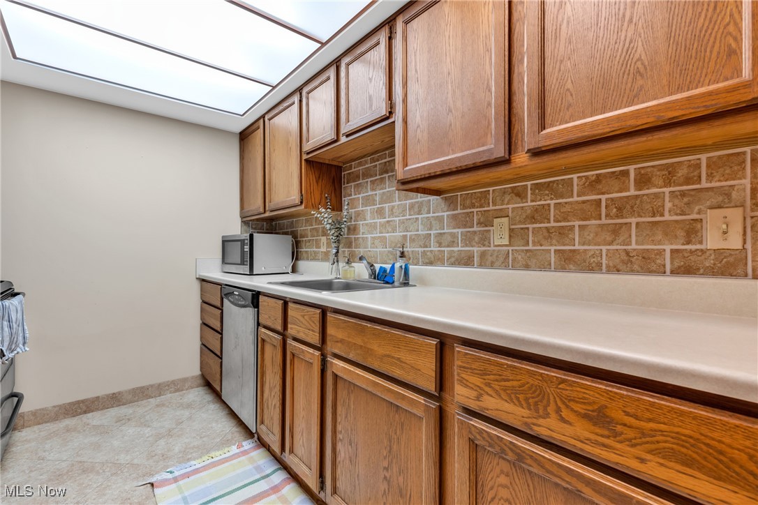 3245 Mayfield Road, Unit 12 Cleveland, OH 44118 - Photo 19 of 28 Gallery Image 19