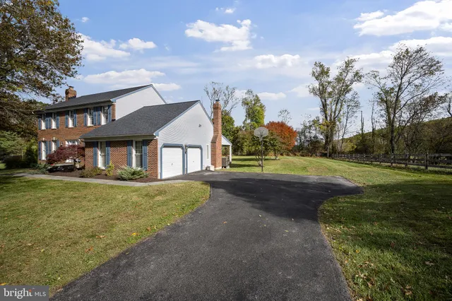 a view of outdoor space yard and green space