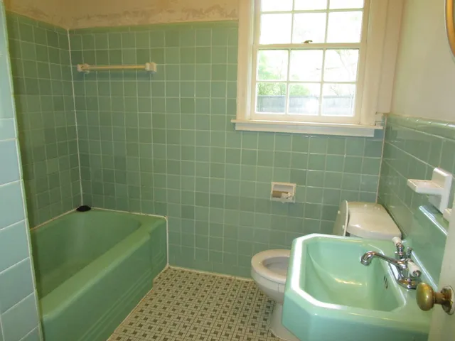 $1,800 | 298 West Poplar Avenue, Collierville, TN 38017