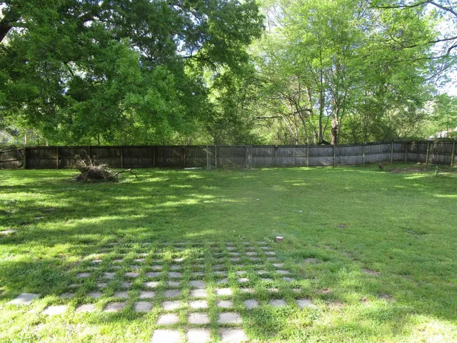 $1,800 | 298 West Poplar Avenue, Collierville, TN 38017