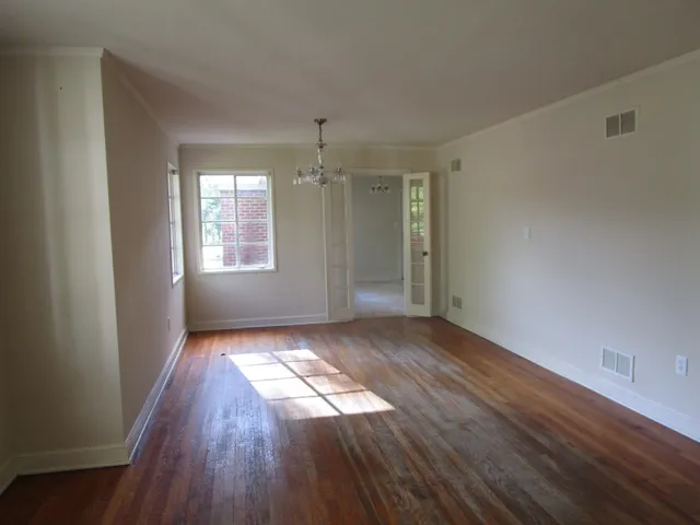 $1,800 | 298 West Poplar Avenue, Collierville, TN 38017