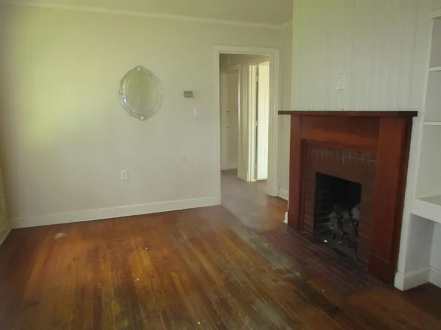 $1,800 | 298 West Poplar Avenue, Collierville, TN 38017