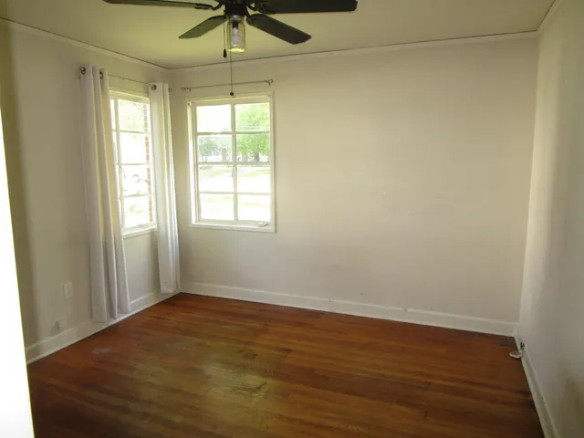 $1,800 | 298 West Poplar Avenue, Collierville, TN 38017