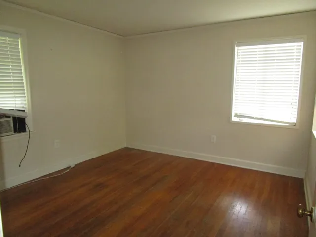 $1,800 | 298 West Poplar Avenue, Collierville, TN 38017