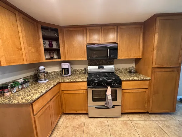 $2,500 | 76923 Turendot Street, Palm Desert, CA 92211