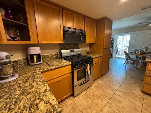 $2,500 | 76923 Turendot Street, Palm Desert, CA 92211