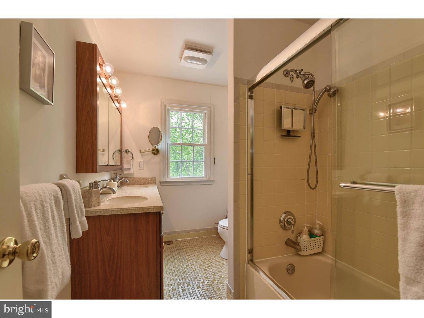 853 Hunt Road Newtown Square, PA 19073 - Photo 13 of 24 Bathroom