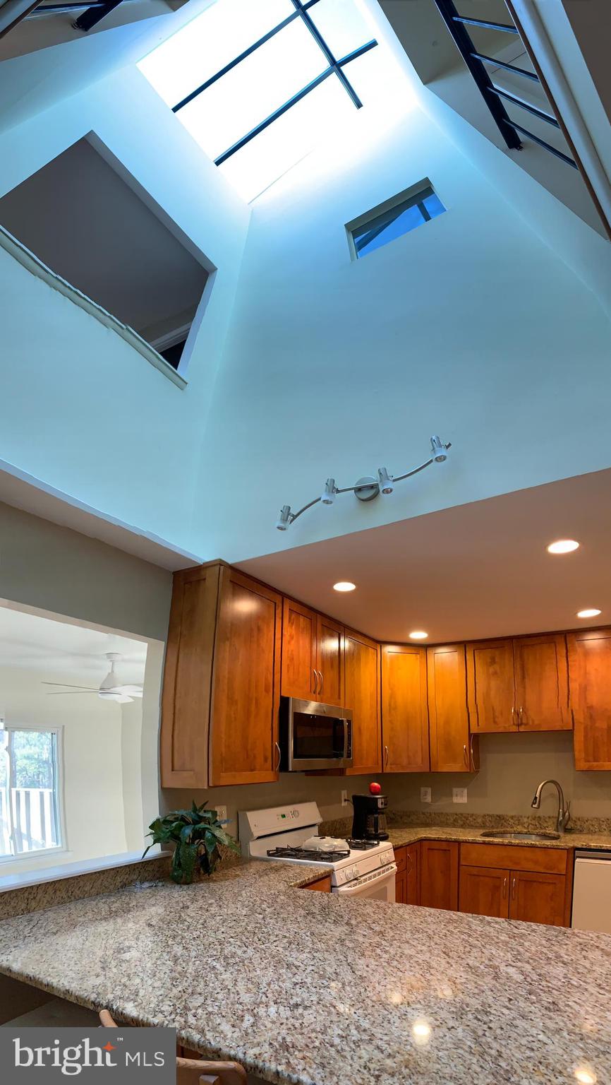 11854 South Lakes Court Reston, VA 20191 - Photo 3 of 29