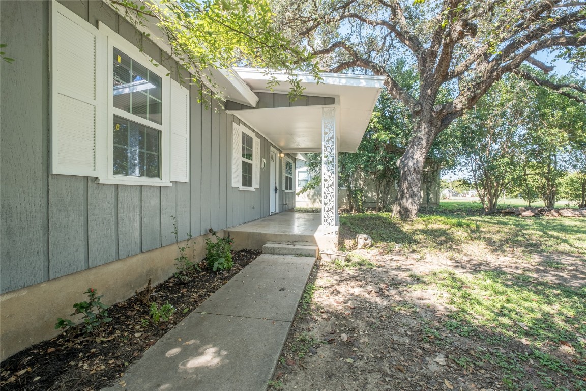 606 West Street Georgetown, TX 78626 - Photo 27 of 36 View of yard