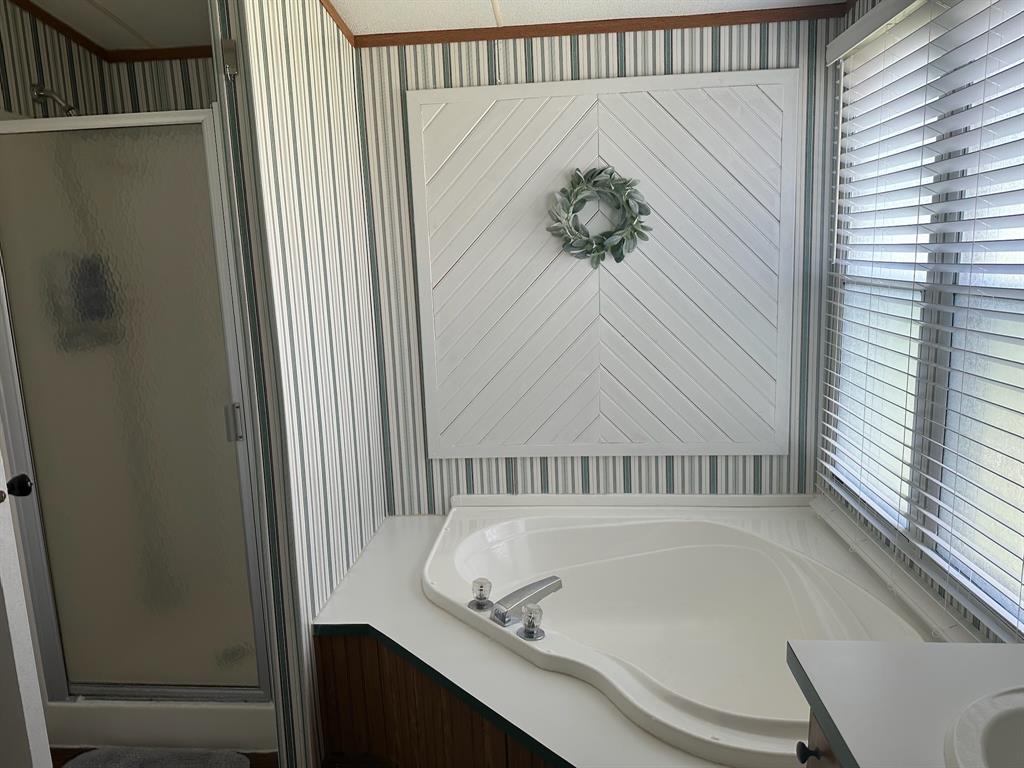 21516 Water Ridge Road Chandler, TX 75758 - Photo 13 of 40 a view of a balcony