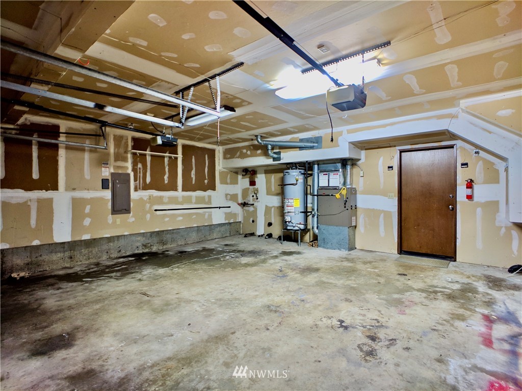17819 Southeast 137th Street Renton, WA 98059 - Photo 34 of 37 a view of a car garage