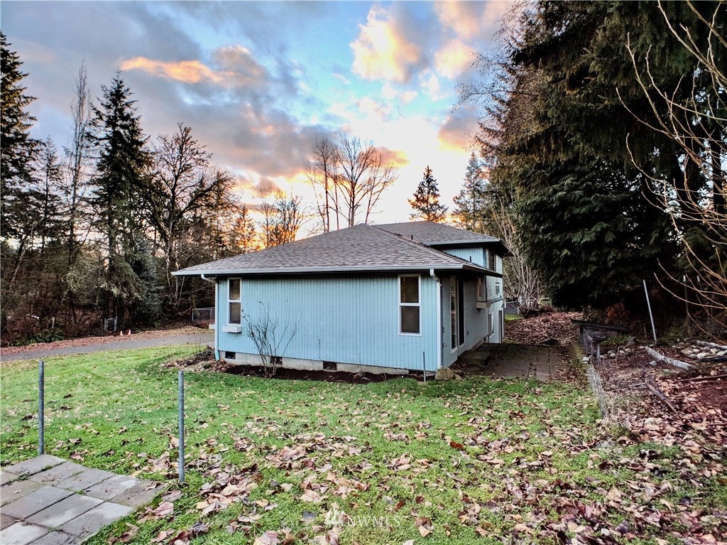 17819 Southeast 137th Street Renton, WA 98059 - Photo 35 of 37 a view of a backyard with potted plants and large trees