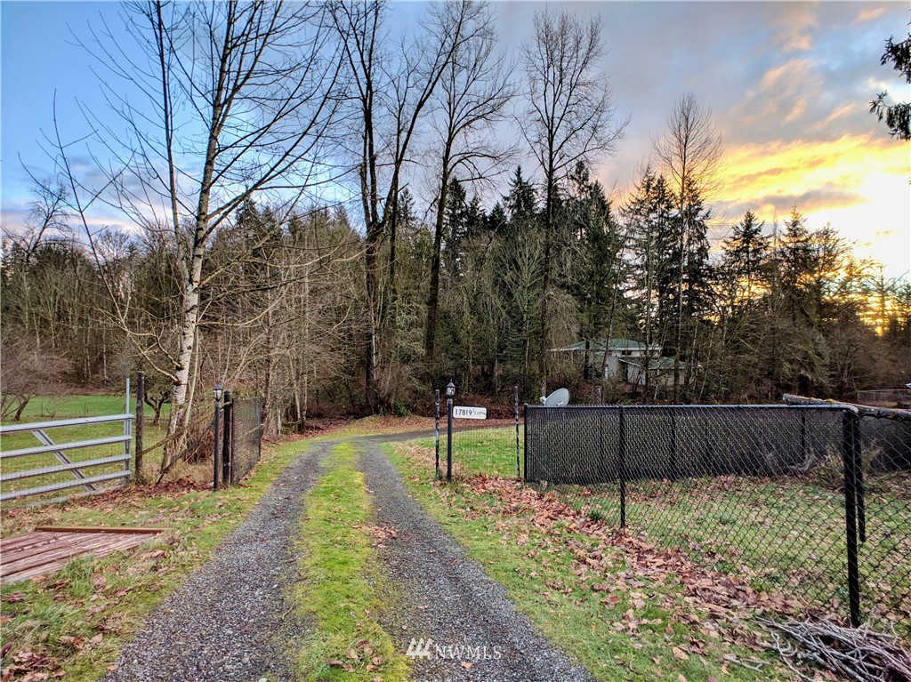 17819 Southeast 137th Street Renton, WA 98059 - Photo 36 of 37 a backyard of a house
