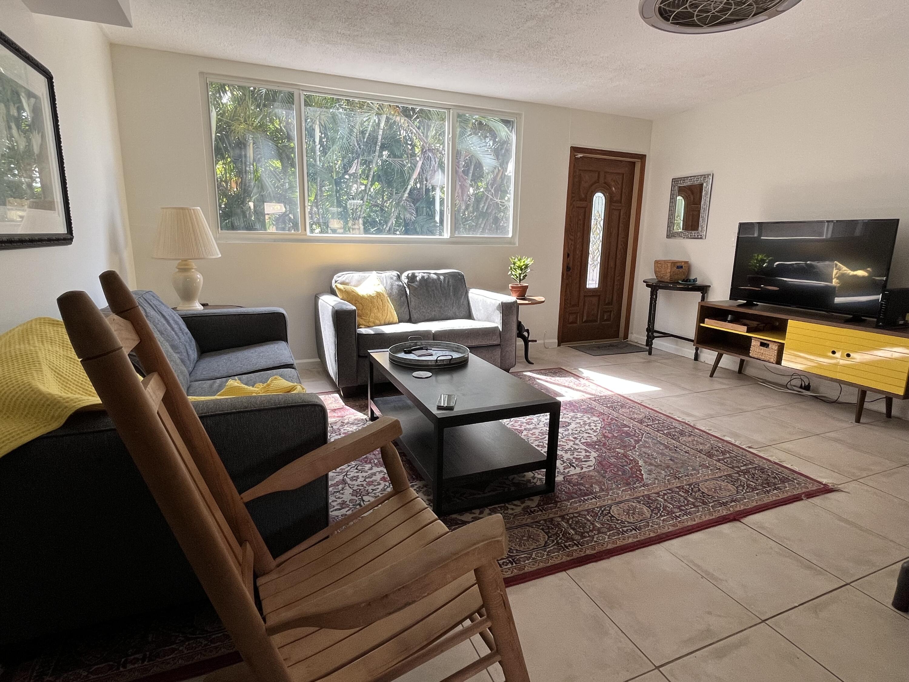 151 Lancaster Street Boca Raton, FL 33487 - Photo 3 of 19 Living room 1