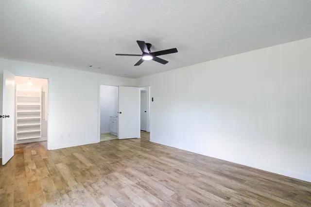 $289,000 | 402 Tresvant Drive, Webster, TX 77598