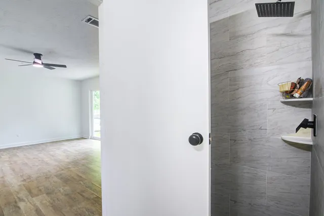 $289,000 | 402 Tresvant Drive, Webster, TX 77598