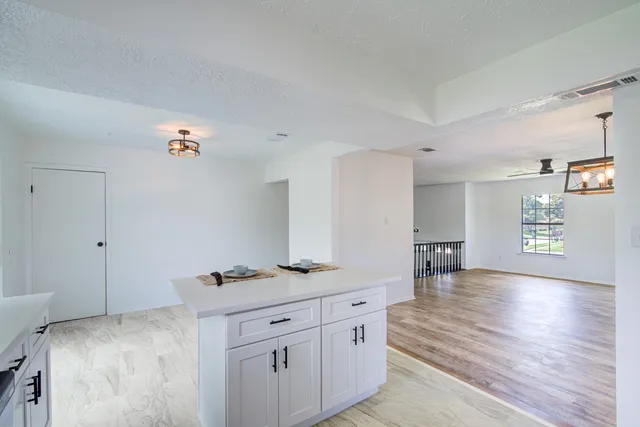 $289,000 | 402 Tresvant Drive, Webster, TX 77598