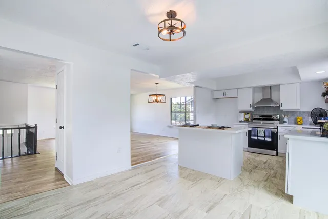 $289,000 | 402 Tresvant Drive, Webster, TX 77598