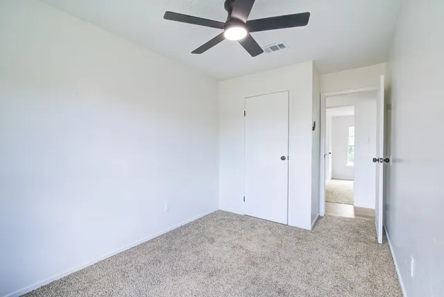 $289,000 | 402 Tresvant Drive, Webster, TX 77598