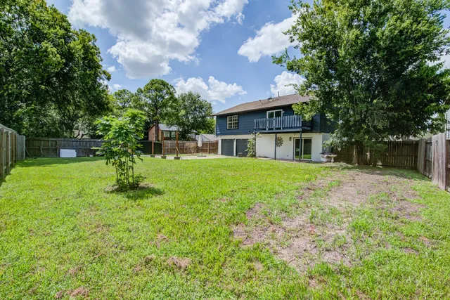 $289,000 | 402 Tresvant Drive, Webster, TX 77598