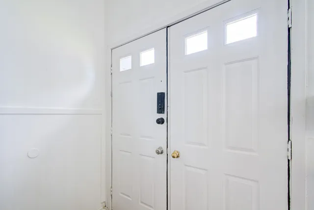 $289,000 | 402 Tresvant Drive, Webster, TX 77598