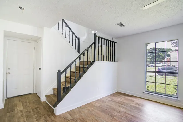 $289,000 | 402 Tresvant Drive, Webster, TX 77598