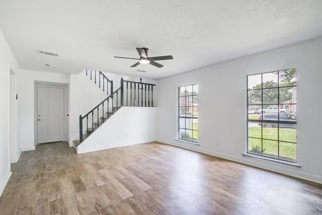 $289,000 | 402 Tresvant Drive, Webster, TX 77598