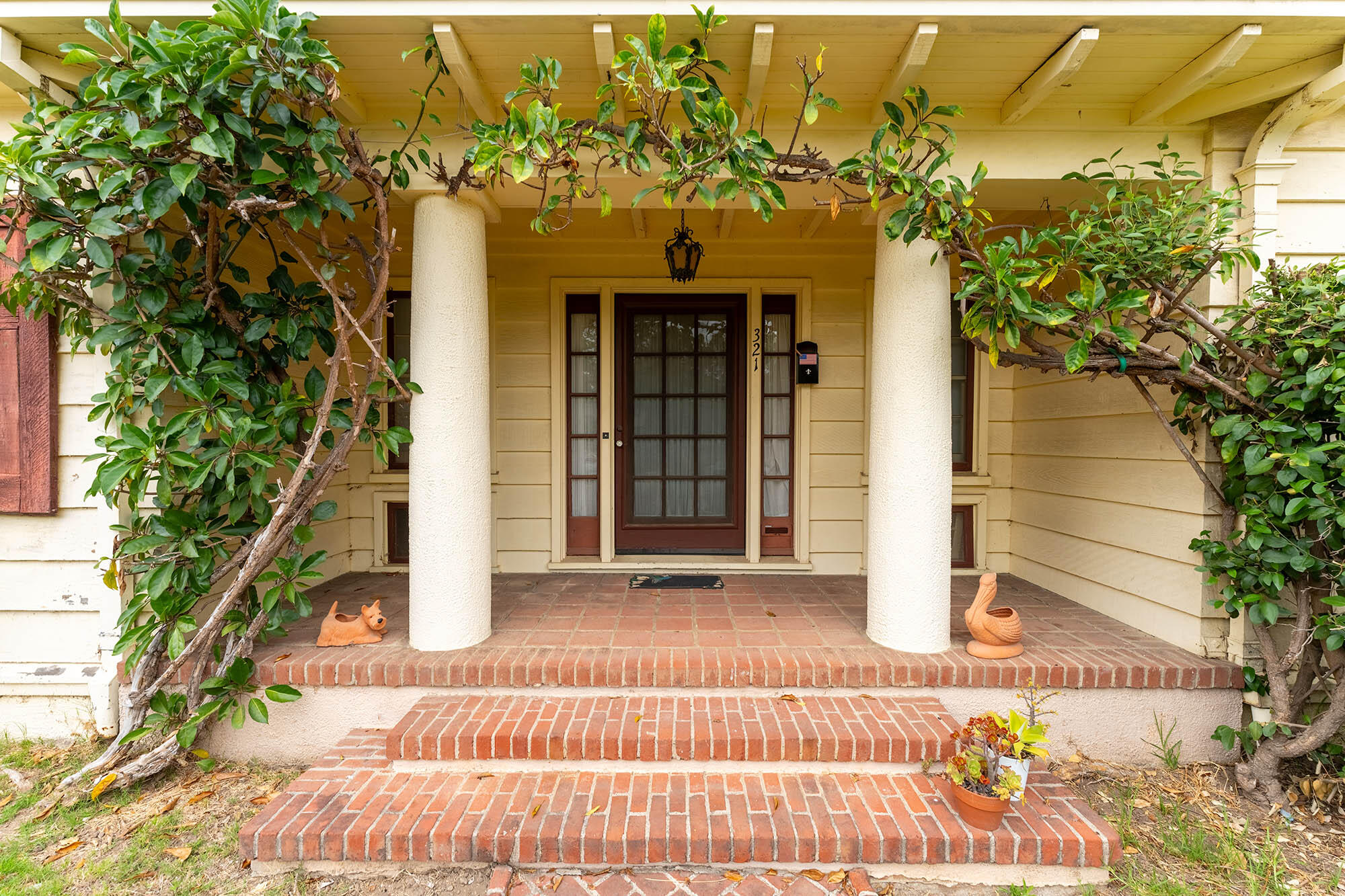 321 East Islay Street Santa Barbara, CA 93101 - Photo 6 of 27 Entrance - 321 E Islay St 93101