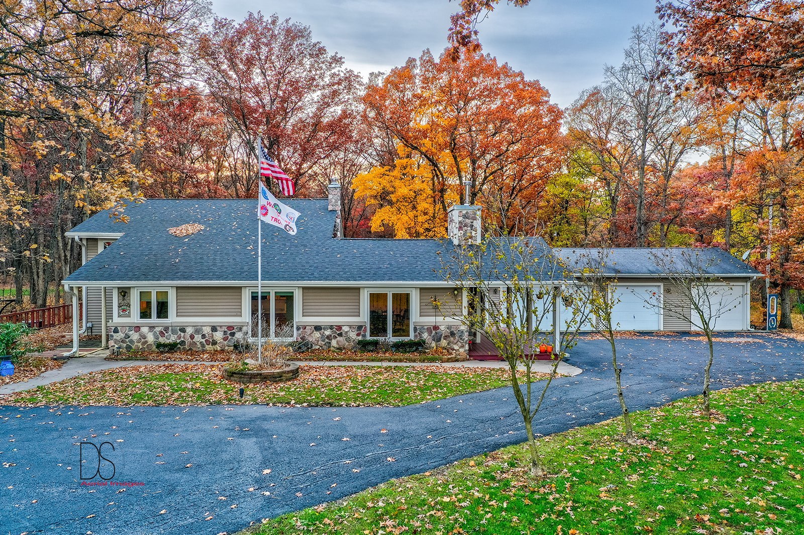 2863 East 2575th Road Marseilles, IL 61341 - Photo 2 of 37 a view of a house with a yard