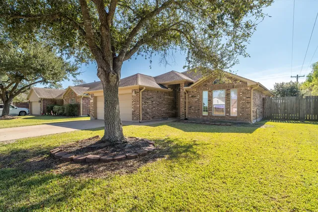 a front view of house with yard