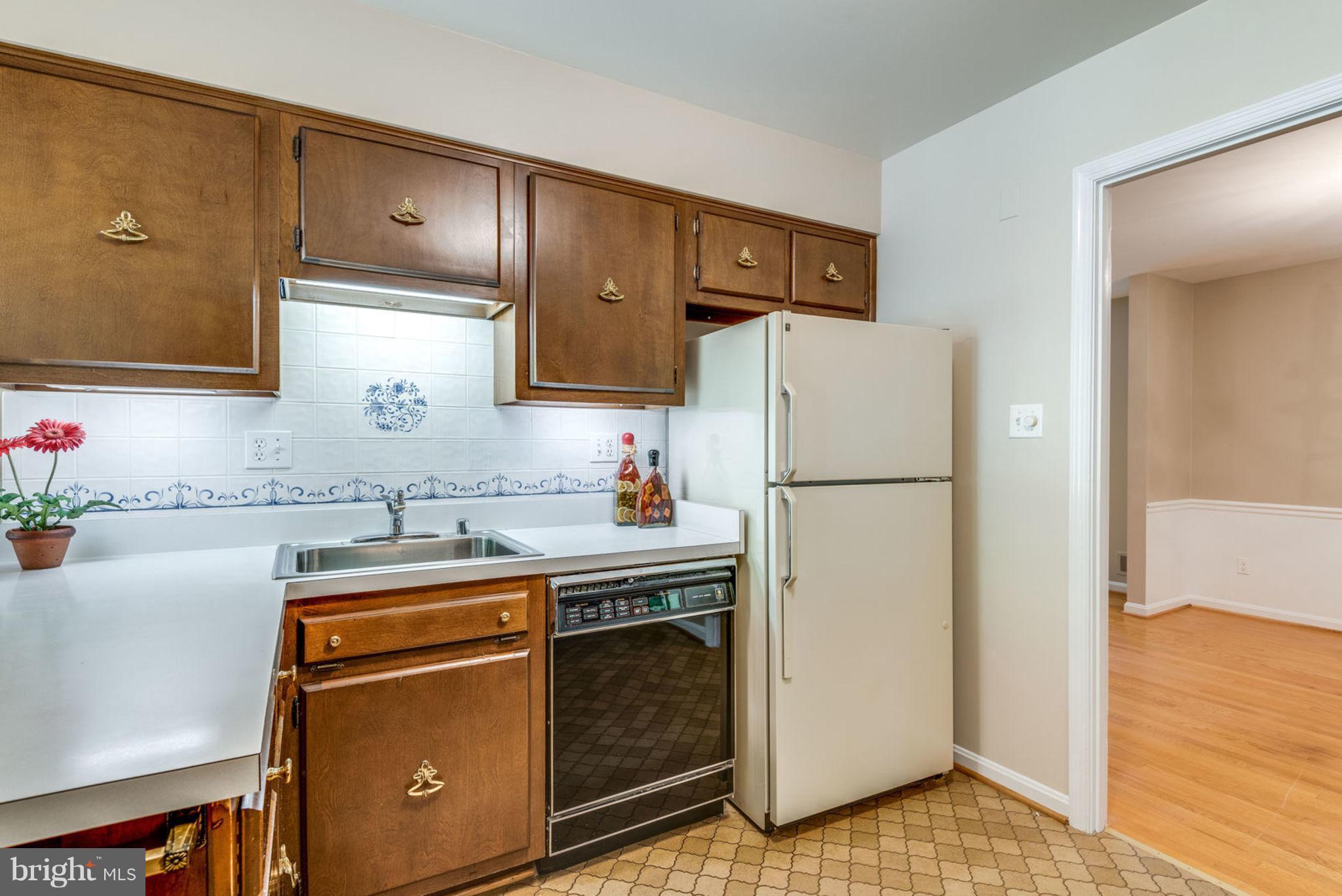 2402 Black Cap Lane Reston, VA 20191 - Photo 9 of 30 Original Kitchen all in excellent condition