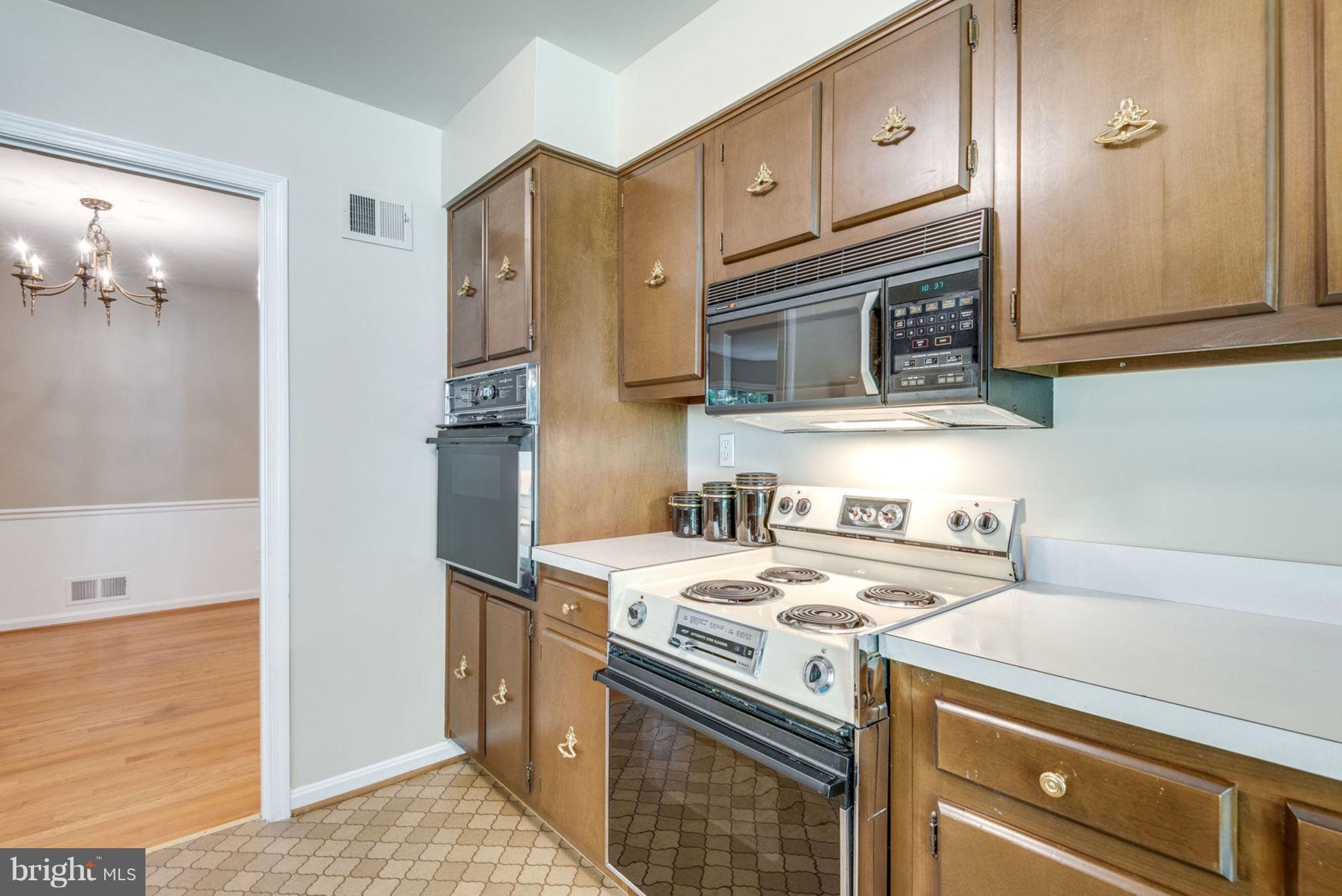 2402 Black Cap Lane Reston, VA 20191 - Photo 10 of 30 Original Kitchen super clean