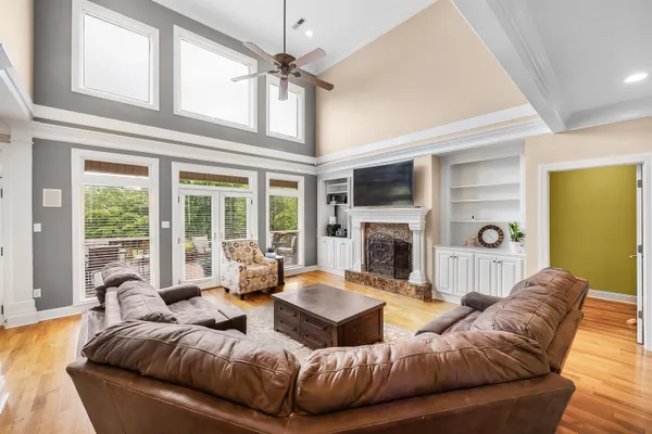 $585,000 | 294 Beasley Drive, Lexington, TN 38351